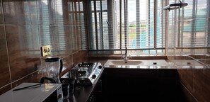 Family Penthouse | Private kitchen | Full-size fridge, microwave, oven, stovetop - Northfleet Hotels (Owerri)