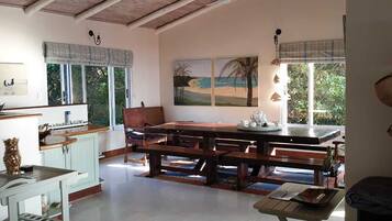 Villa | In-room dining