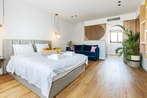Superior Studio, Partial Sea View (707) | Soundproofing, iron/ironing board, free WiFi, bed sheets - Septa Studios (Thessaloniki)