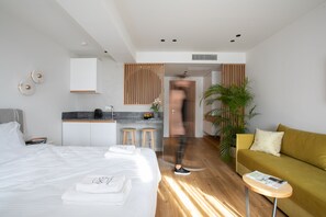 Deluxe Studio, Partial Sea View (705) | Private kitchen | Fridge, stovetop, espresso maker, coffee/tea maker - Septa Studios (Thessaloniki)