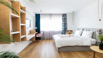 Superior Studio, Partial Sea View (707) | Soundproofing, iron/ironing board, free WiFi, bed sheets