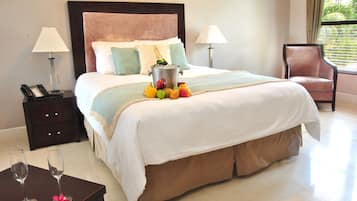 2 bedrooms, in-room safe, iron/ironing board, free WiFi