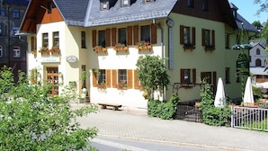 Front of property - Hotel-Gasthof - Zum Döhlerwald (Klingenthal)