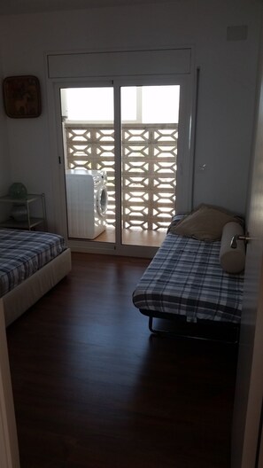 2 bedrooms, iron/ironing board, free WiFi