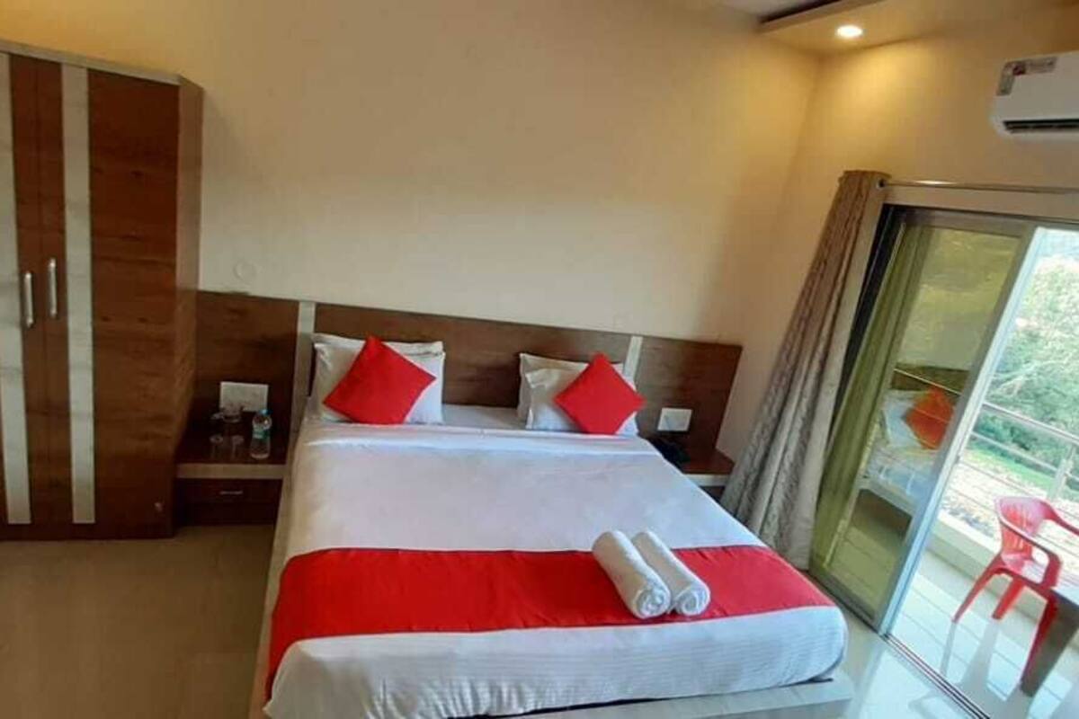 Quarto luxo | Ferros/tábuas de passar roupa, Wi-Fi de cortesia
