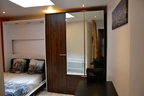 1 غرفة نوم ومكواة/لوح كي