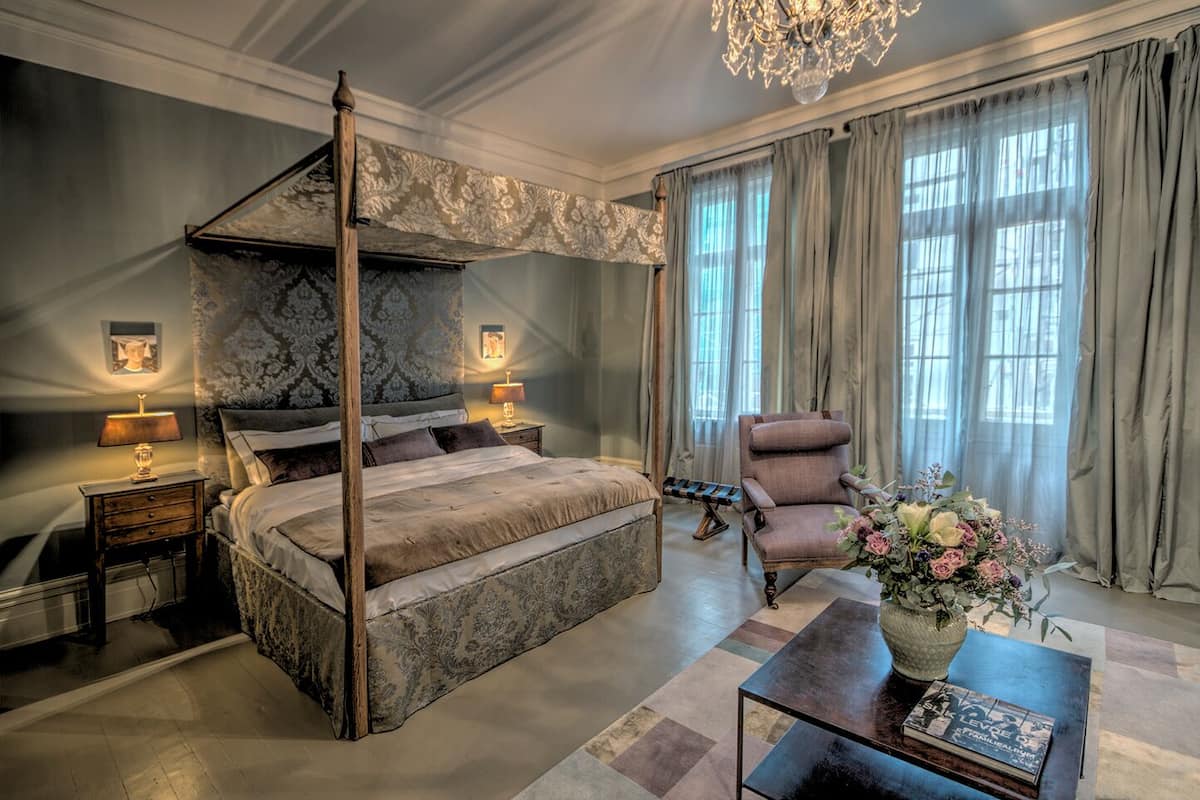 Junior suite | 1 slaapkamer, een kluis op de kamer, individueel gedecoreerd