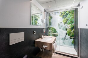 Chambre Double Standard, 1 chambre, non-fumeurs, vue ville | Salle de bain | Douche, sèche-cheveux, serviettes fournies