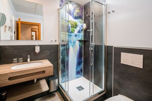 Triple Room, 1 Bedroom, Non Smoking, City View | Bathroom | Shower, hair dryer, towels - Hotel Café Adler (Triberg im Schwarzwald)