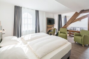 Triple Room, 1 Bedroom, Non Smoking, City View | In-room safe, desk, laptop workspace, blackout curtains - Hotel Café Adler (Triberg im Schwarzwald)