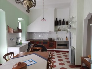 Réfrigérateur, four, lave-vaisselle