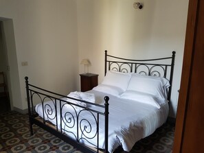 2 Schlafzimmer, Schreibtisch, Internetzugang