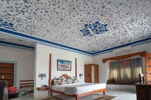 Premium bedding, desk, iron/ironing board, free WiFi - Indra Niwas (Udaipur)