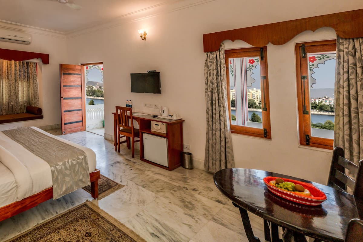 Super Deluxe Lake Facing Room | Premium bedding, desk, iron/ironing board, free WiFi