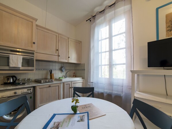 Fridge, oven, dishwasher, cookware/dishes/utensils - Residence a Finale ligure ID 3225 (Finale Ligure)