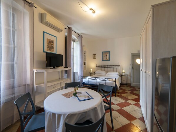 Unclassified image, 1 of 10, button