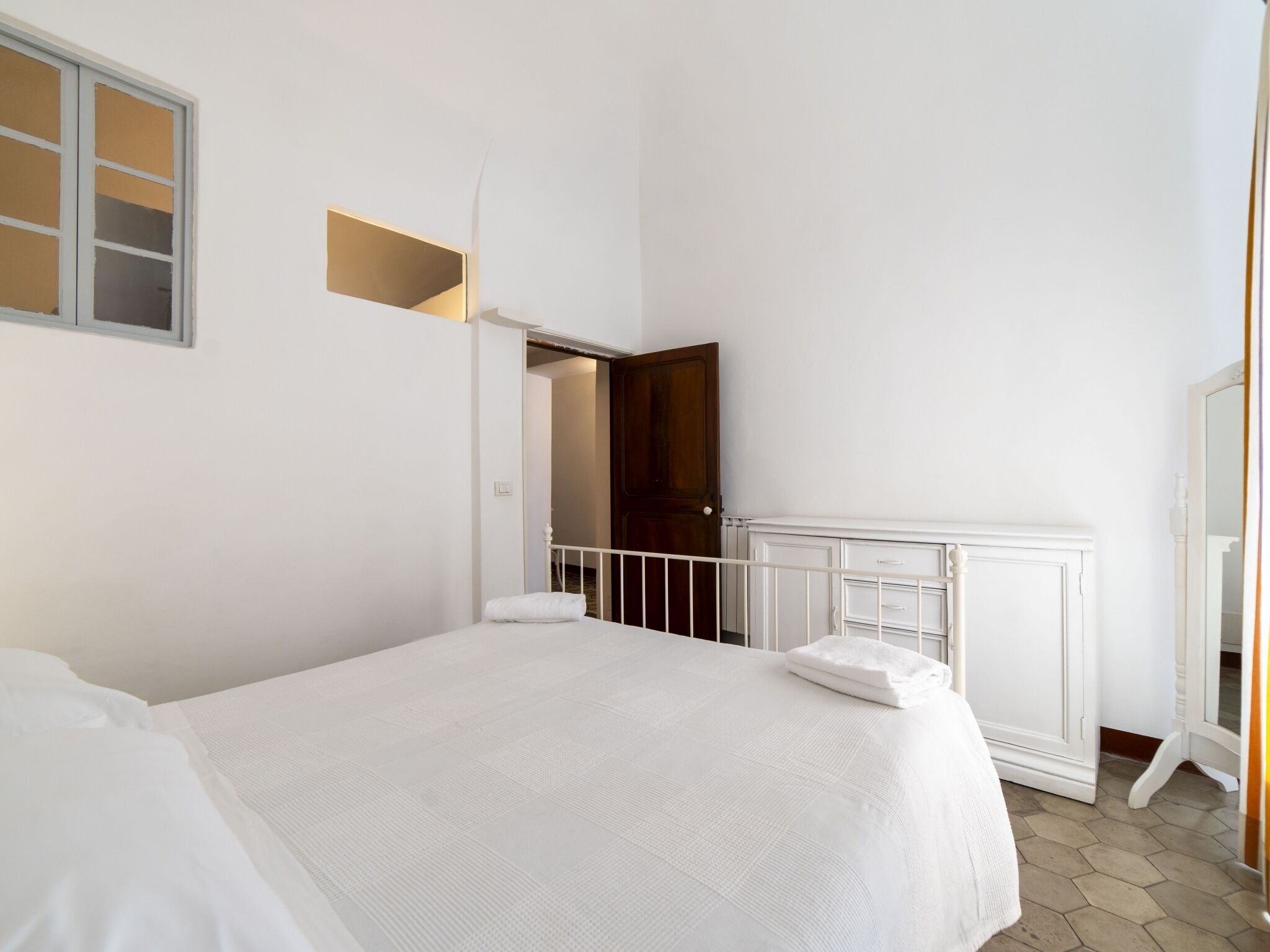 2 slaapkamers, een bureau, wifi