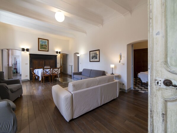 Unclassified image, 1 of 28, button