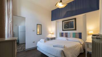 3 bedrooms, desk, WiFi