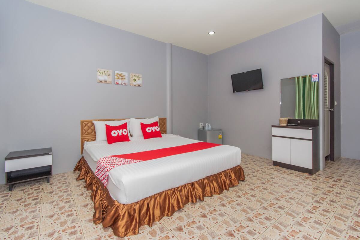 Desk, free WiFi, bed sheets