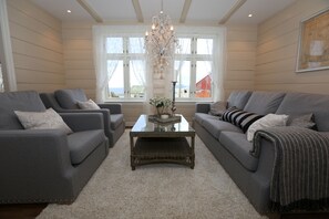 LĂ€genhet (Hovedbygningen) | Vardagsrum | Platt-tv