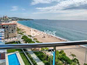 A beachside view from a balcony overlooking a sandy beach and the sea. - APARTMENT AT THE FIRST LINE OF SEA WITH SPECTACULAR SEA VIEWS (Platja d'Aro)