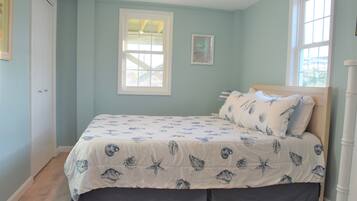 5 bedrooms, iron/ironing board, WiFi (free), bed sheets