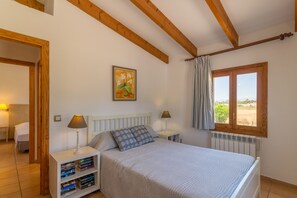 3 bedrooms, in-room safe, iron/ironing board, free WiFi