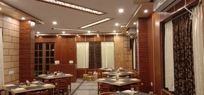 Daily cooked-to-order breakfast for a fee - Hotel Pabitra Jamuna (Kanthi)