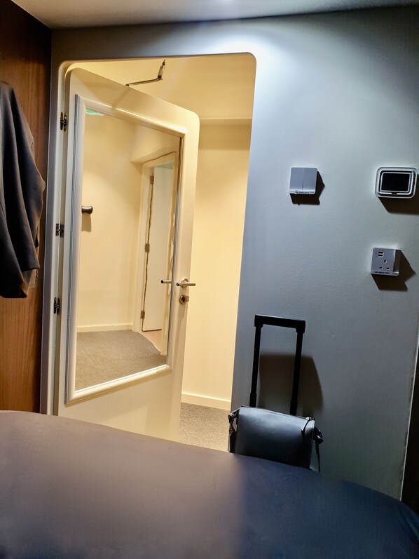 Free WiFi, bed sheets - Sleepover Terminal 1, Concourse D – formerly sleep ‘n fly (Dubai)