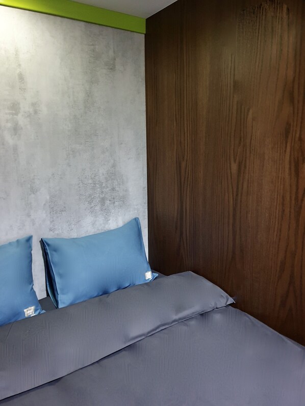 Free WiFi, bed sheets