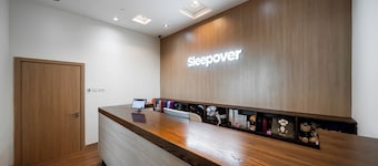 Sleepover Terminal 1, Concourse D – formerly sleep ‘n fly