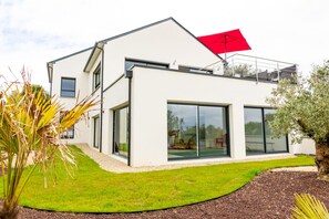 Exterior - Villa Surcouf 5 stars - sea view - private pool and beach 200m away (Roscoff)