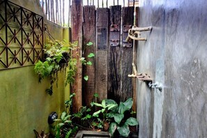 尊榮小屋 | 浴室淋浴間