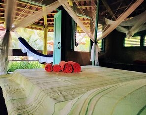 スタンダード キャビン | 低反発ベッド、ミニバー、セーフティボックス (室内)、客室ごとに異なる装飾