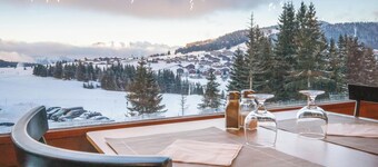 벨람브라 클럽 레 쌰지 - 레 엠브런