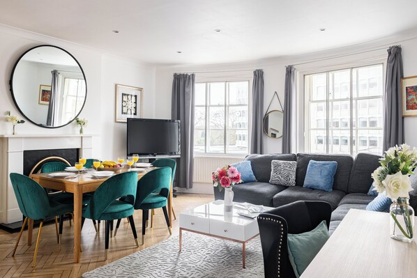 TV, fireplace - 3-bedroom apartment Lancaster gate (London)