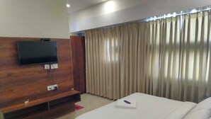 Superior Room | WiFi (free) - Hotel KC Royal (Dera Bassi)