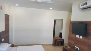 Superior Room | WiFi (free) - Hotel KC Royal (Dera Bassi)