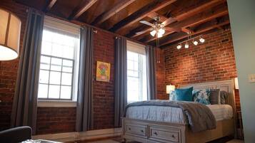 Iron/ironing board, free WiFi, bed sheets