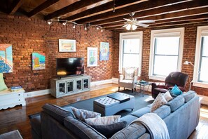 Smart TV, books - Downtown Lynchburg Historic Loft on Main Street with Parking Spot (Lynchburg)