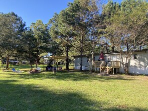 Property grounds - Private&Secluded Getaway, near I-75,town, parks,Springs. Glamping ,low key style (Lake City)