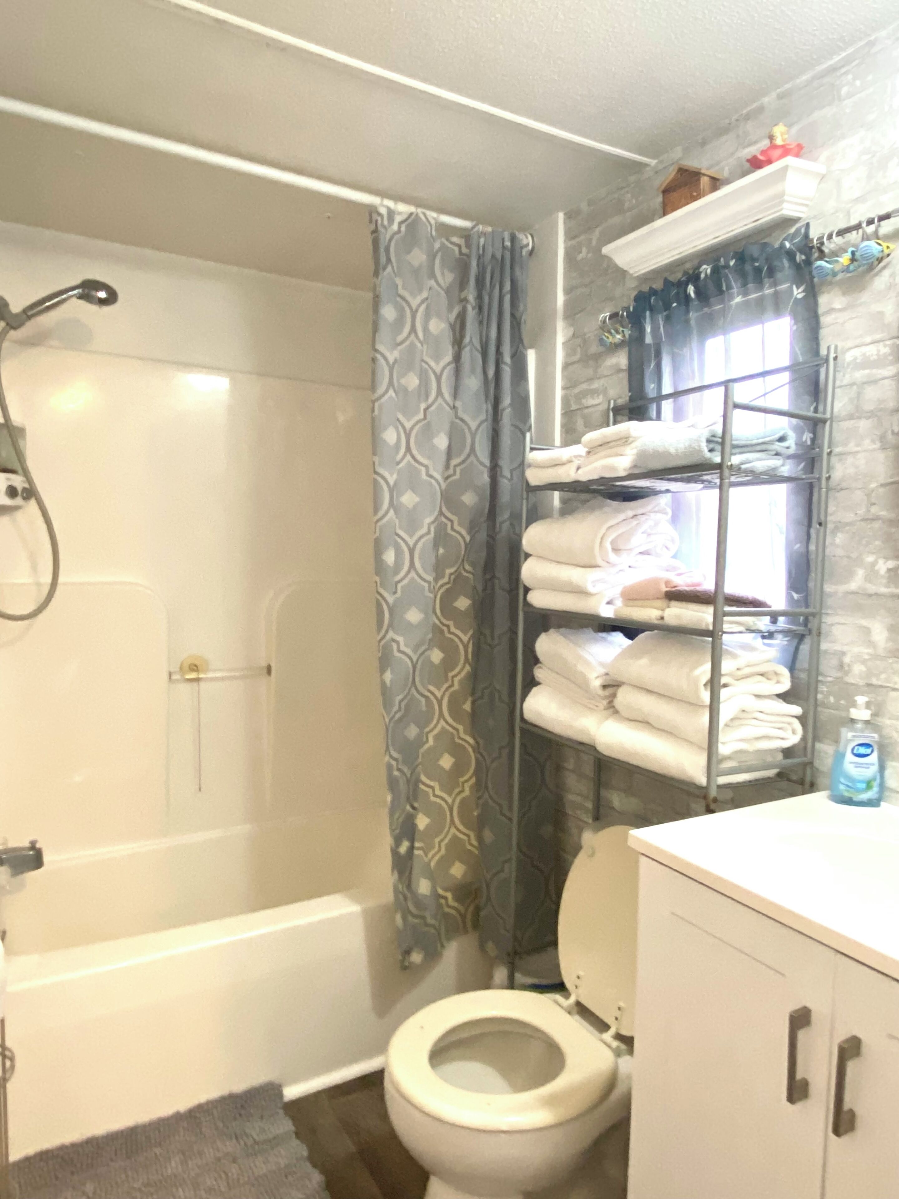 Badekar, hårføner, håndklær og såpe