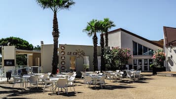Snack bar
