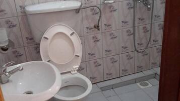 Standard Double Room | Bathroom | Shower, rainfall showerhead, free toiletries, slippers
