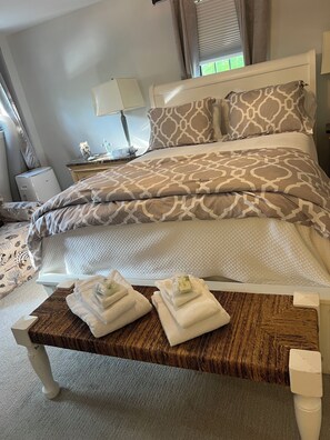 2 bedrooms, desk, iron/ironing board, travel cot