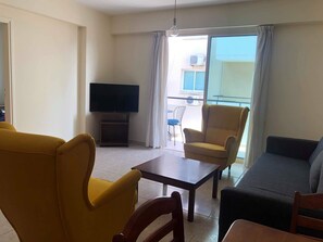 Flat-screen TV - 1 Bedroom Apartment near Beach (Larnaca)