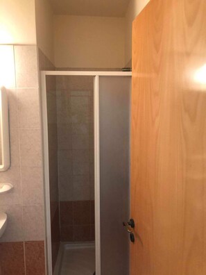 Apartment, 1 Bedroom | Bathroom shower