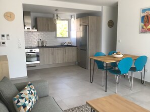 Interior - Calvi bright T3 top floor 65m2 panoramic view, 4 people, 2 bedrooms, parking (Calvi)