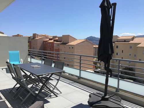 Calvi bright T3 top floor 65m2 panoramic view, 4 people, 2 bedrooms, parking